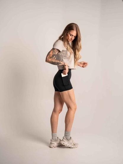 WOMEN'S | DEBUT 4-INCH SHORT : BLACK