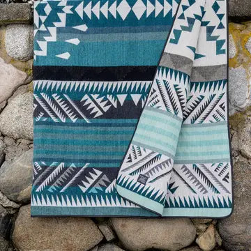 Wylde Brigade - Manta Aztec Reversible Blanket Throw