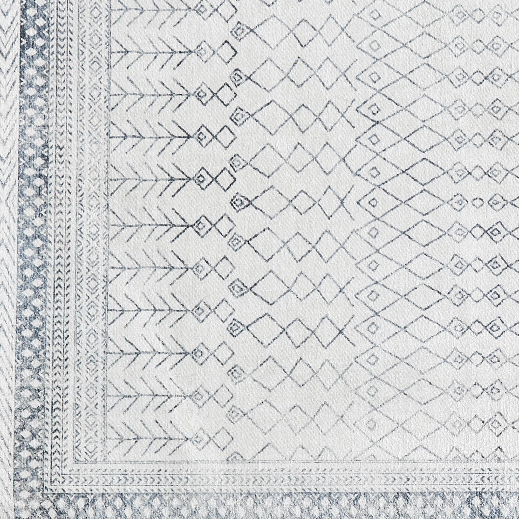 Distressed Moroccan Machine Washable Accent Rug 2' x 3' - Neve Collection